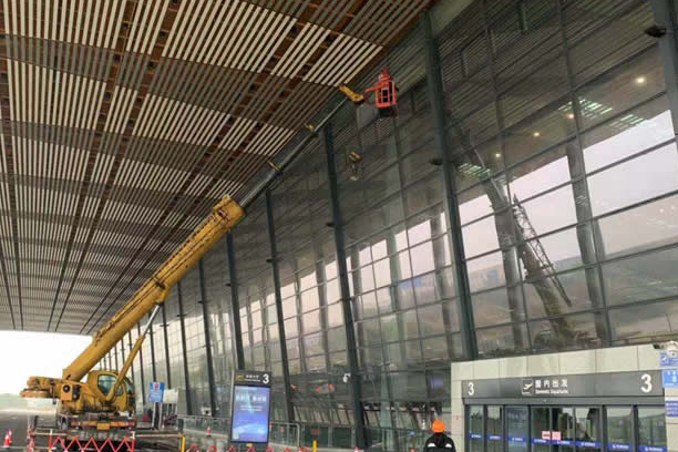 泉州玻璃幕墙维护和保养